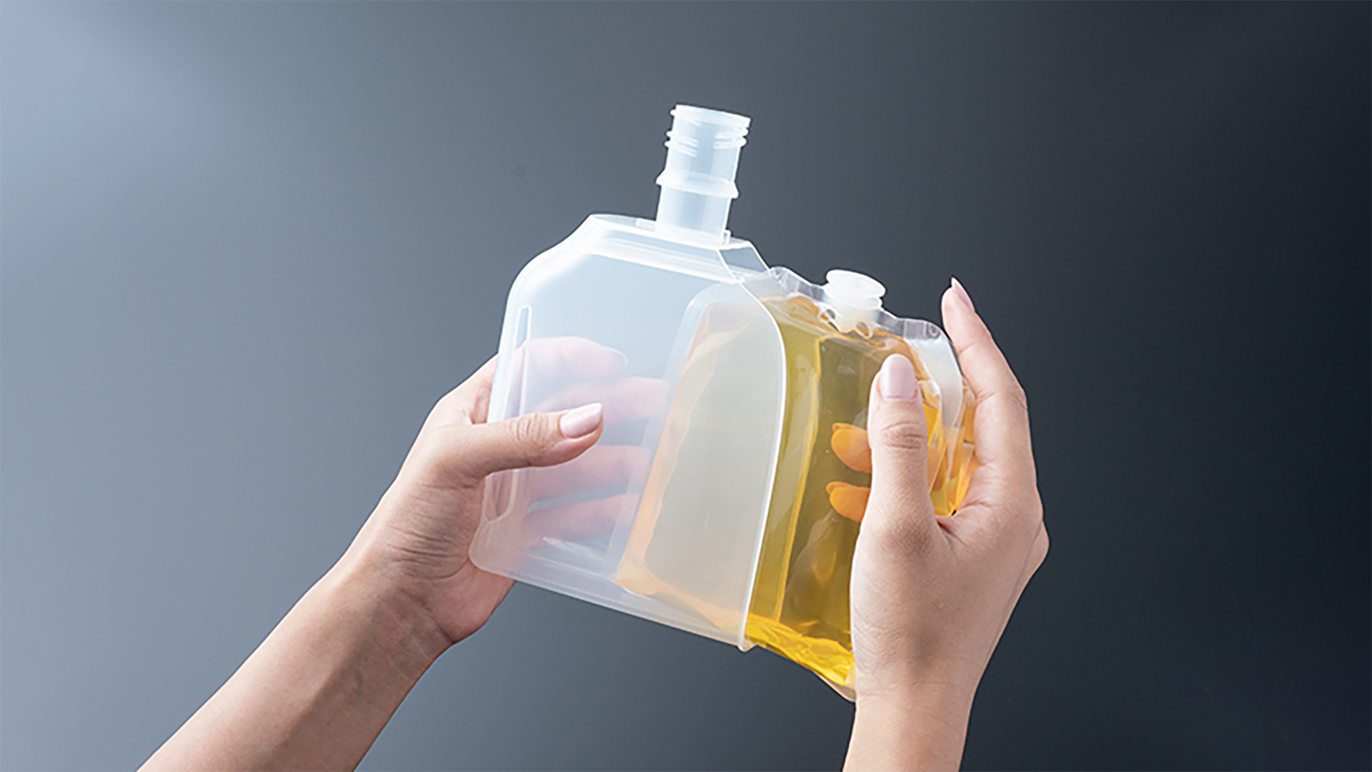 業務用製品の「ゴミ・衛生・作業」問題を付け替え式パウチ容器で一挙に解決