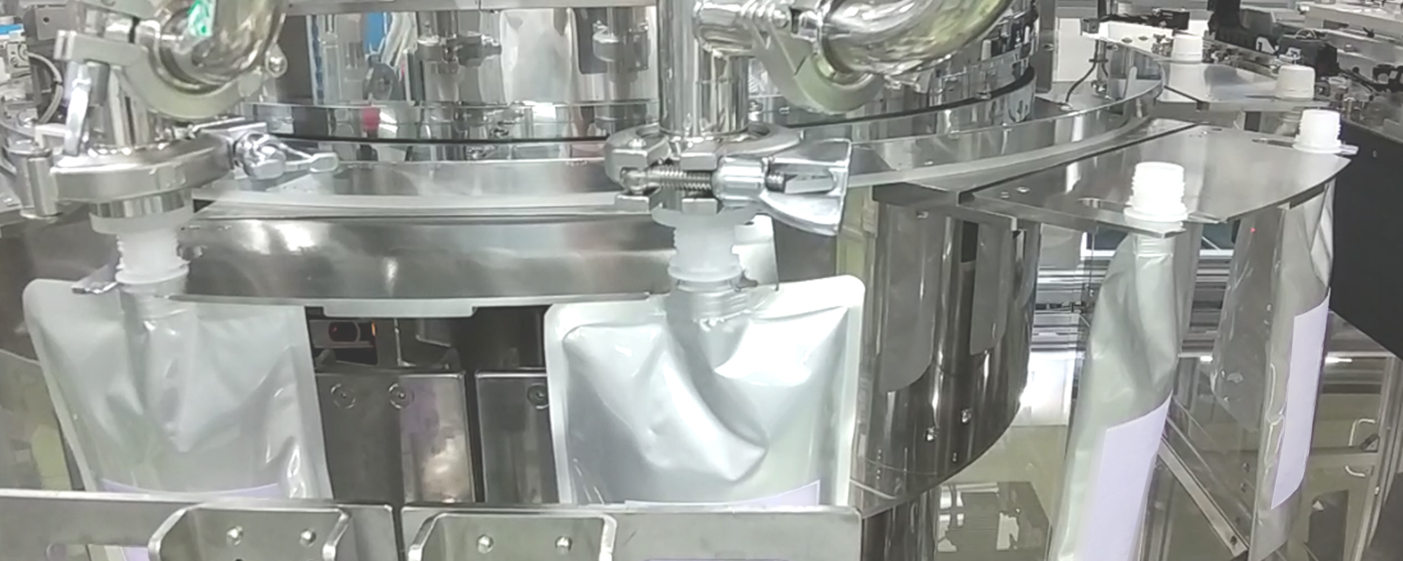 パウチ容器と充填機を“ワンストップ”でスムーズな立ち上げを実現